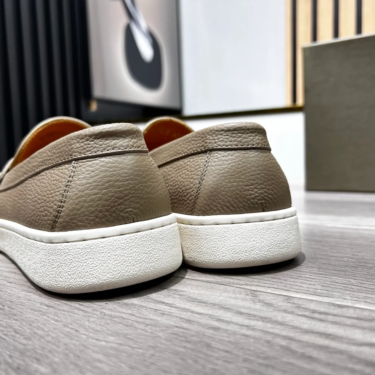 Ex-factory price 480 BV〰️Purely handmade classic men's beanie shoes👉👉driving shoes, slip-on shoes, made of Italian imported cowhide, 💕water-dyed cowhide lining, 🔊original outsole, waterproof platform design, comfortable for the feet. A good choice for traveling and driving, three colors available, code number: 38-44, (45 can be customized)